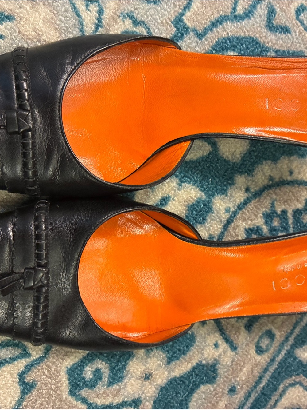 Authentic Vintage Gucci Black women’s leather slip ons. 8 1/2 - Picture 5 of 11